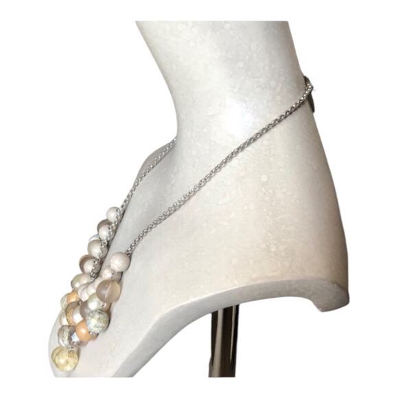 Vintage NY Marked Silver Tone Stunning Neutral And Clear Beads Bib Necklace - Picture 12 of 12